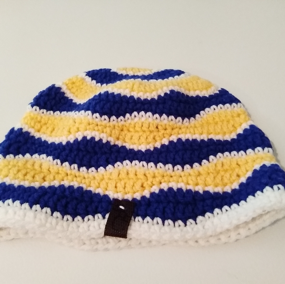 Football hat handmade crochet - Picture 3 of 3